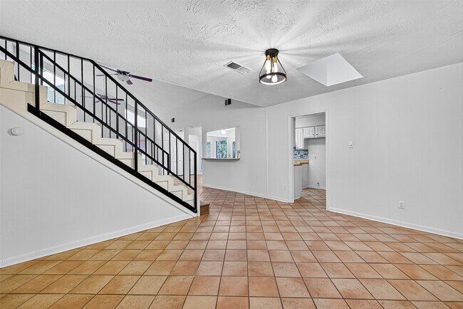 Building Photo - 812 Fleetwood Pl Dr