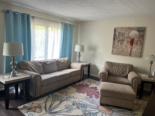 Building Photo - 306 Springwater Ct