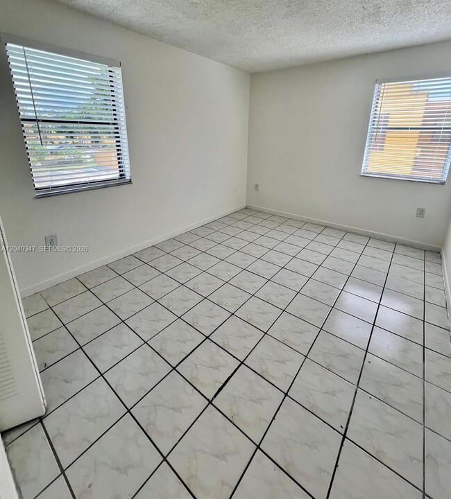 Building Photo - 636 NW 114th Ave