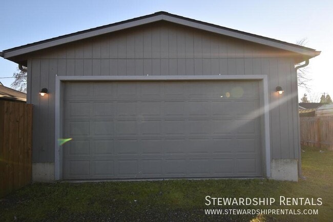 Building Photo - 195 N 9th St