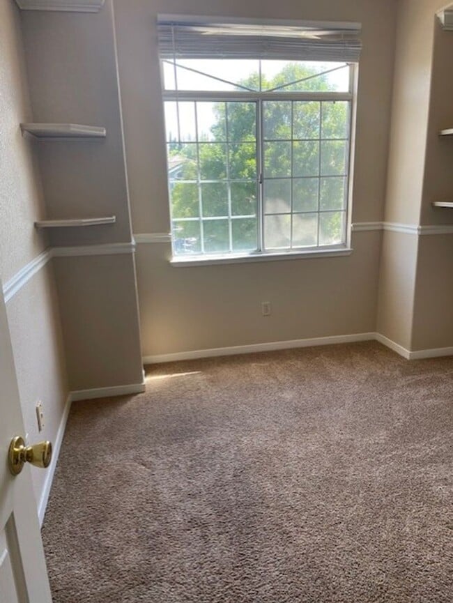 Building Photo - Tracy Home  Available for Rent