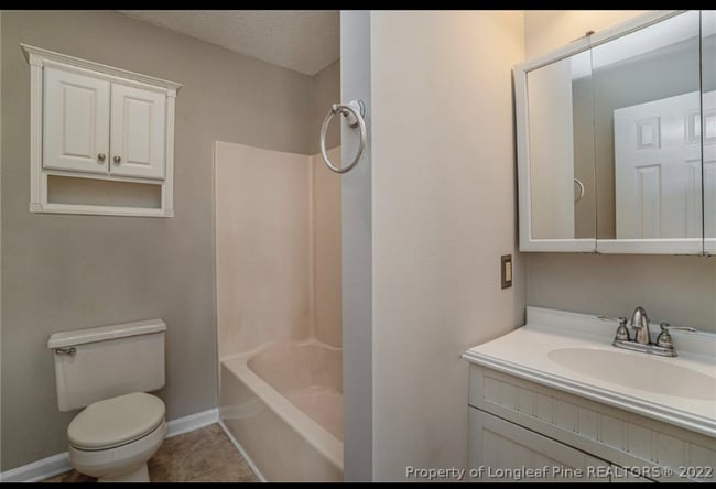 Building Photo - 596 Countrytown Dr