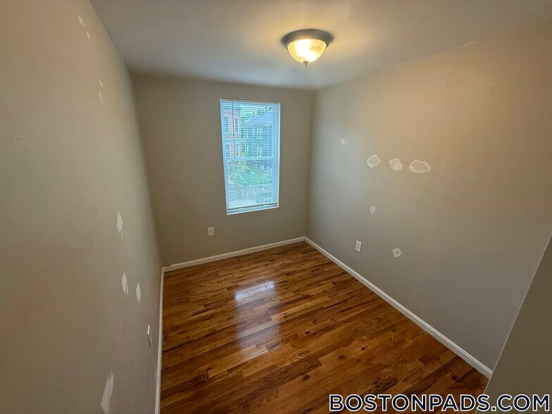 Building Photo - 38 Forest St