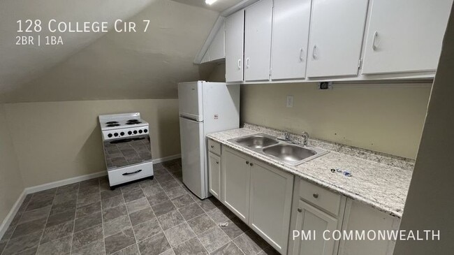 Building Photo - 128 College Cir