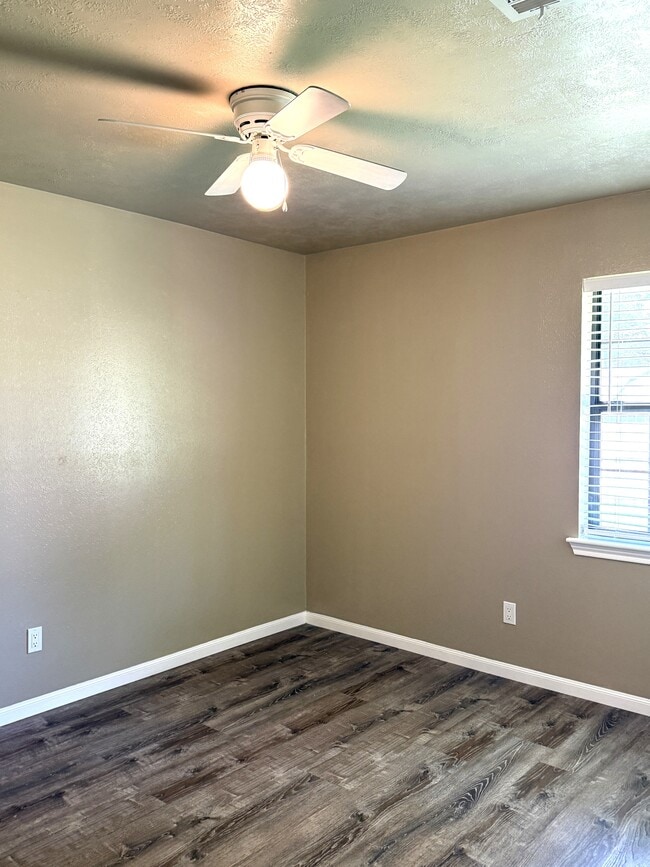 Building Photo - 1505 Richland Ct N