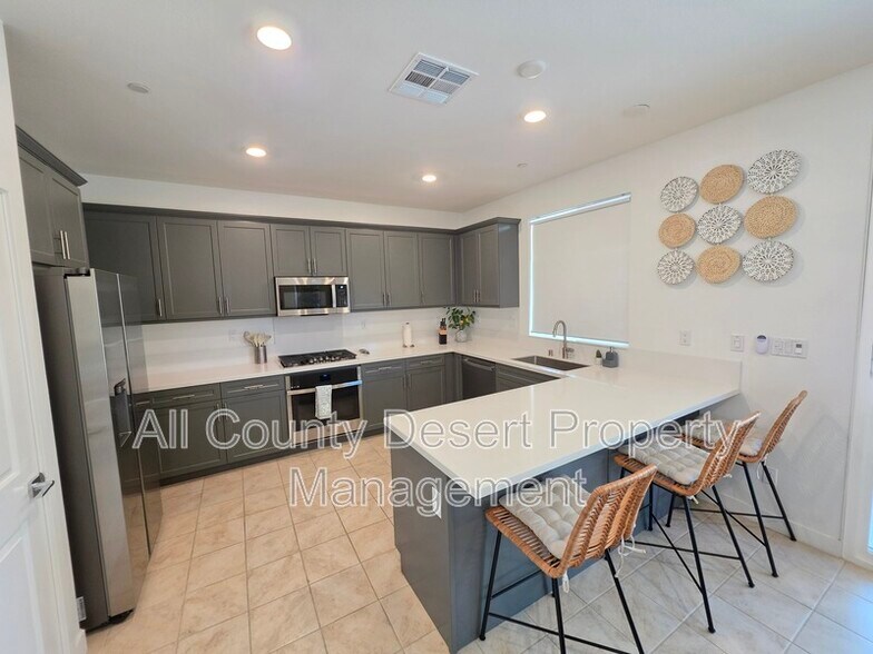 Building Photo - 35460 Domani Dr