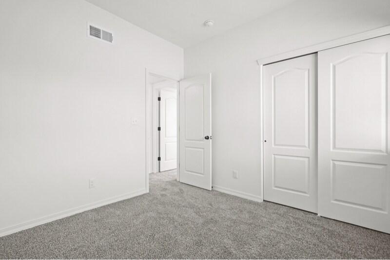 Building Photo - 1041 Summer Lake St