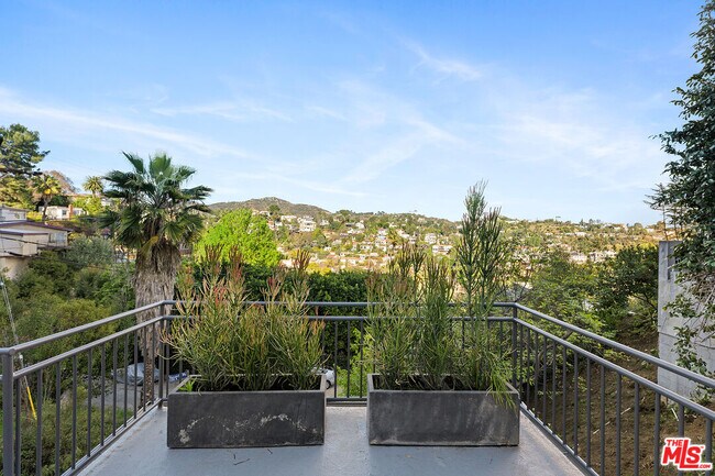 Building Photo - 2333 Vasanta Way