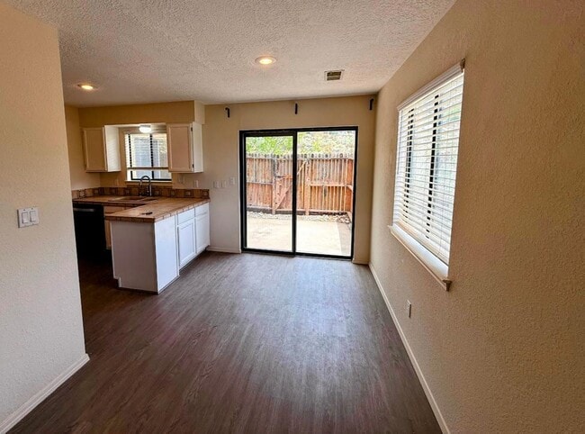 Building Photo - 2900 Vista del Rey Vis