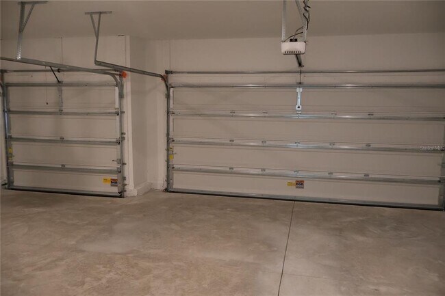 Building Photo - 3260 NE 40th Ln