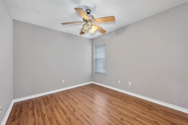 Building Photo - AUGUST PRE-LEASE! Incredible 4 Bed 3 Bath ...