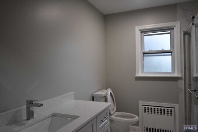 Building Photo - 356 Slocum Way