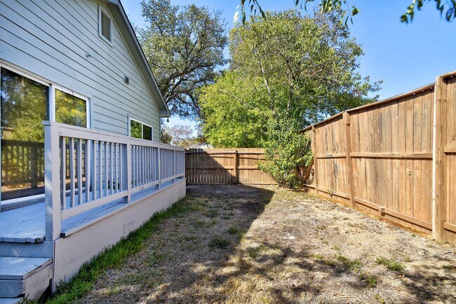 Building Photo - 417 Odell St