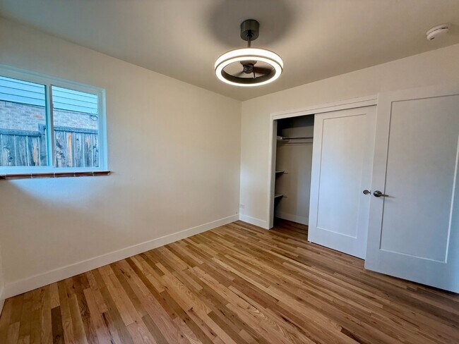 Building Photo - Beautifully remodeled mid-century modern h...