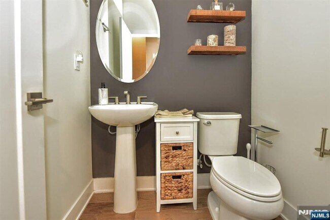 Building Photo - 32 Cinnamon Dr