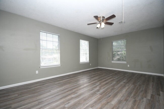 Building Photo - 379 Richvale Ln