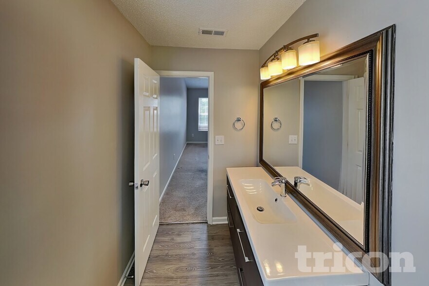 Building Photo - 5862 Mahogany Pl SW