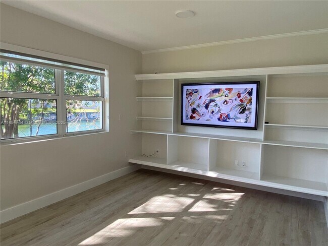 Building Photo - 6090 SW 63rd Ave