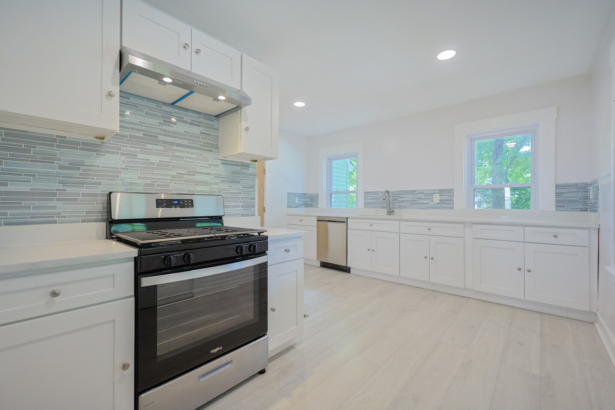 Building Photo - 85 West Main Street