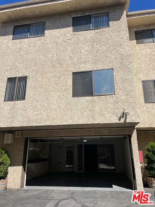 Building Photo - 15033 Sherman Way