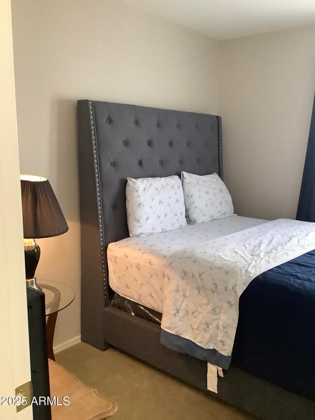 Building Photo - 10432 W Granada Rd