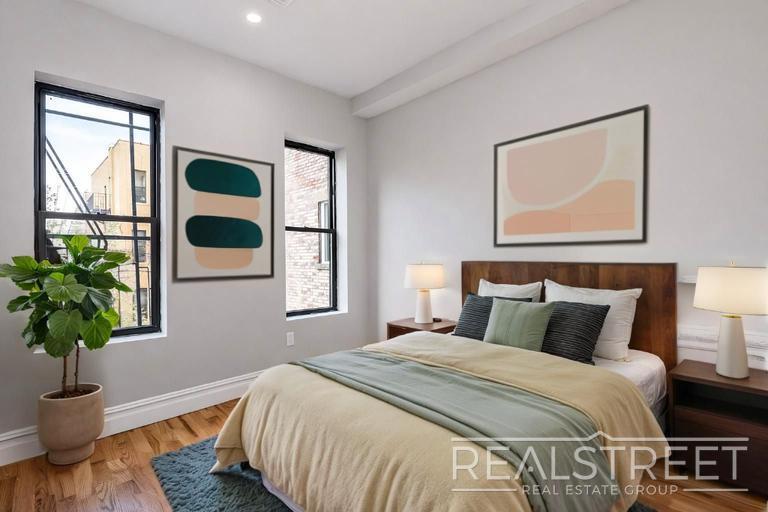 Building Photo - Stunning 3 BED 2 Bath Floor-Thru in Bed Stuy