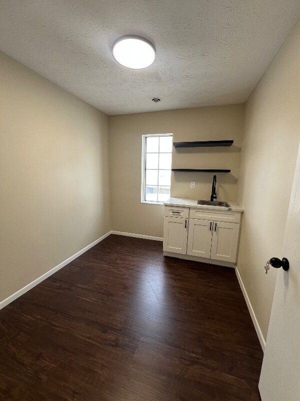 Building Photo - 508 E Broad St