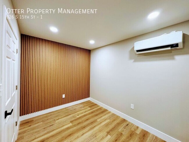 Building Photo - 926 S 15th St