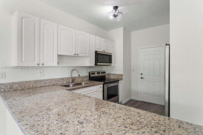 Building Photo - 5090 SW 136th Ave