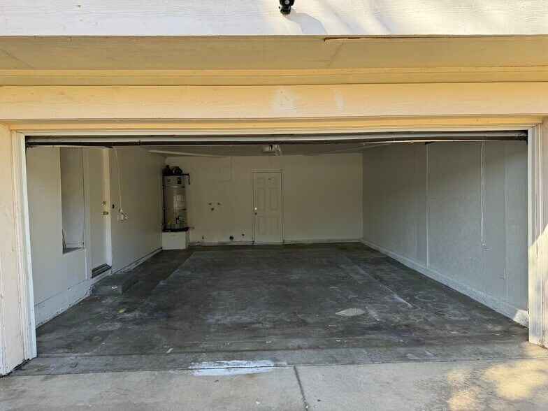 Building Photo - 37413 Norwich Dr