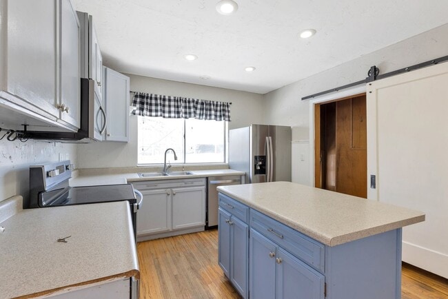 Building Photo - Charming 3 Bedroom Bungalow in West Valley