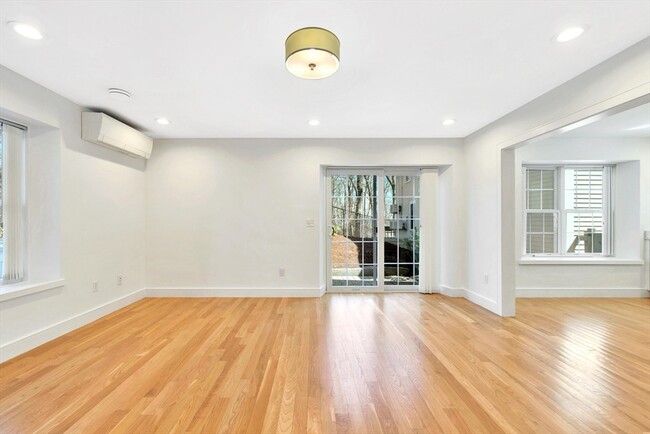Building Photo - 154 Highland St