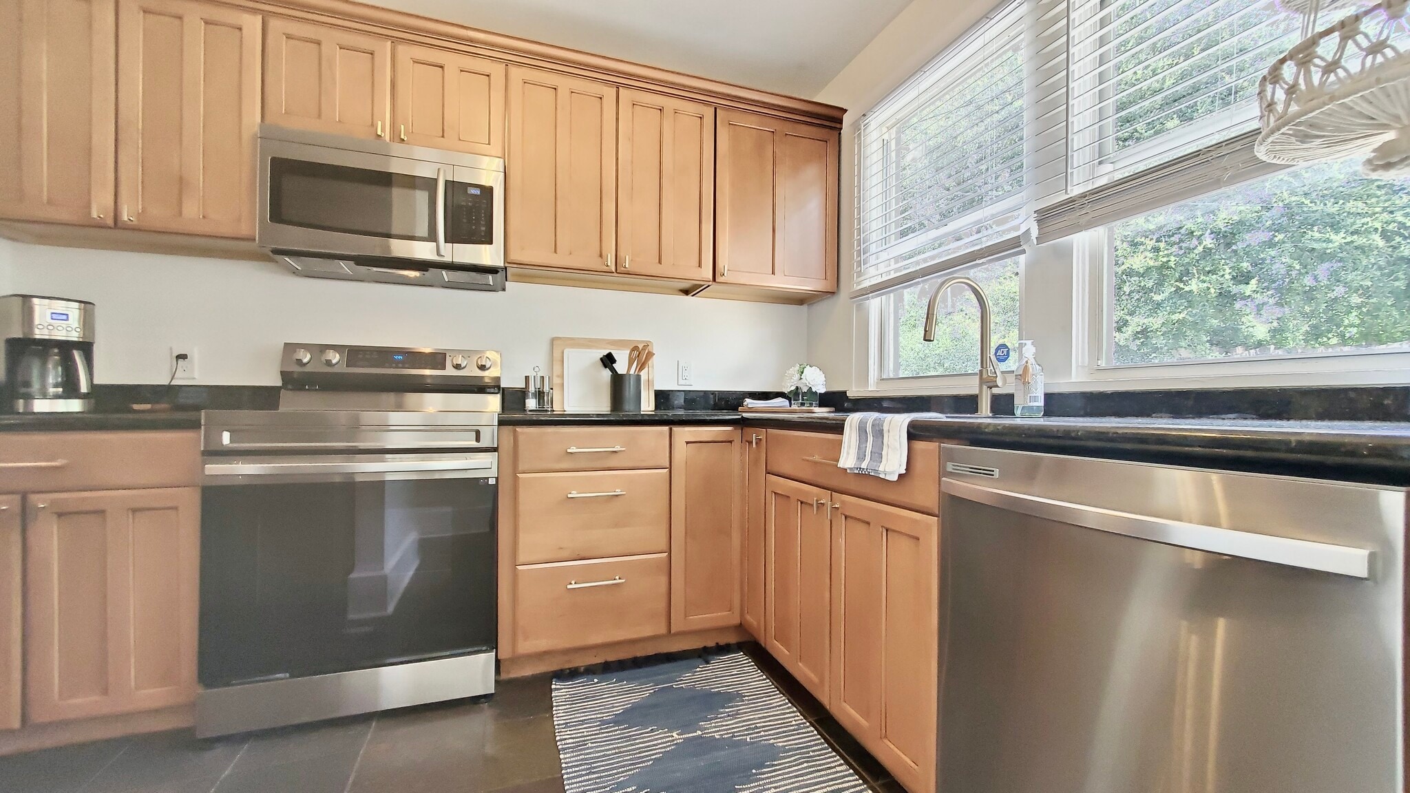 Building Photo - 2821 6th Ave N