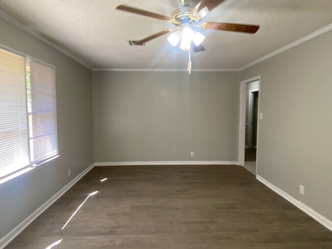 Building Photo - Completely Remodeled 3/2 in Prattville!
