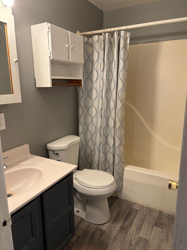 Building Photo - 4632-4634 Southampton Ct