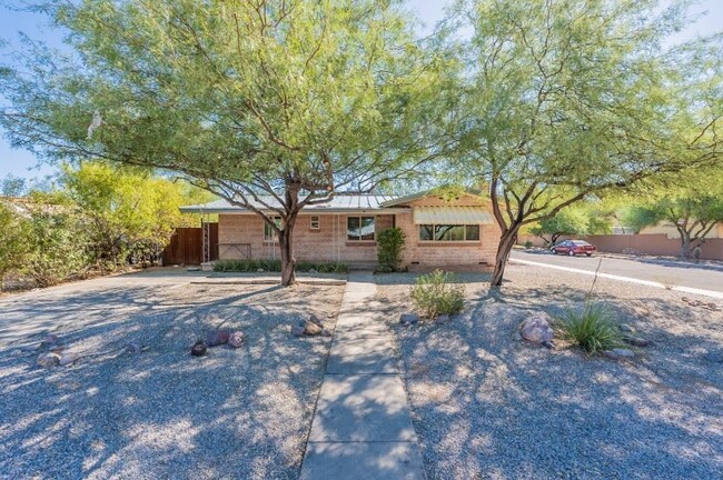 Primary Photo - Charming Central Tucson Home with Versatil...