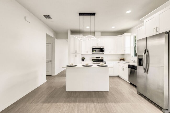 Building Photo - Brand New Tampa Home!!!