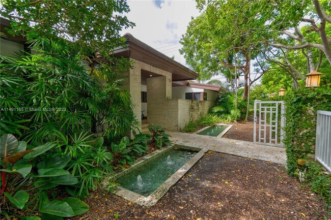 Building Photo - 2 SW 24th Rd