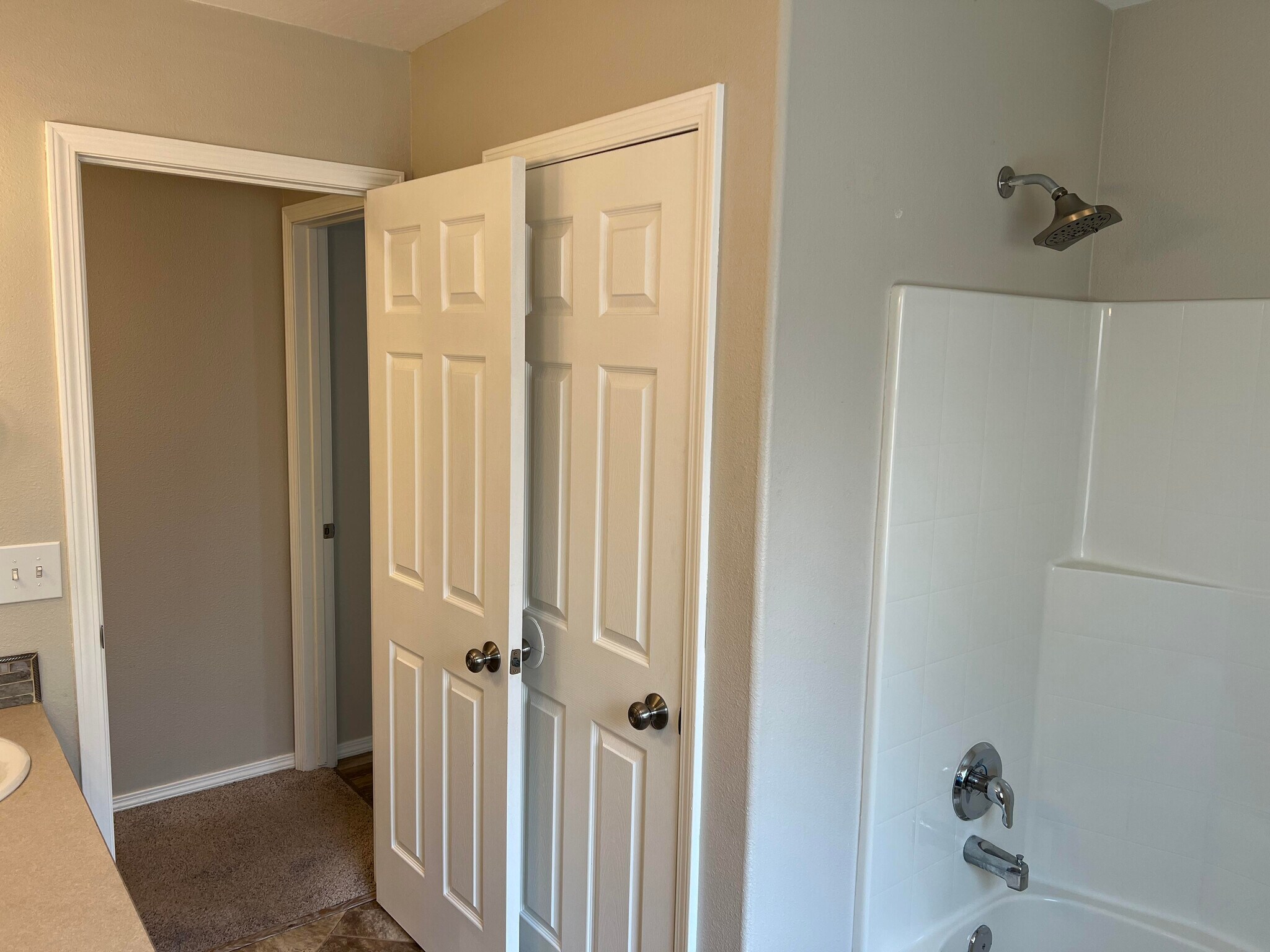 Building Photo - 1206 N 6th St