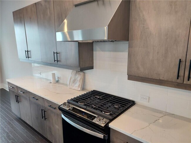 Building Photo - 314 Fair St SW