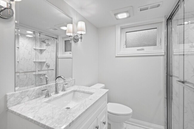 Building Photo - 223 Kenloch Ave