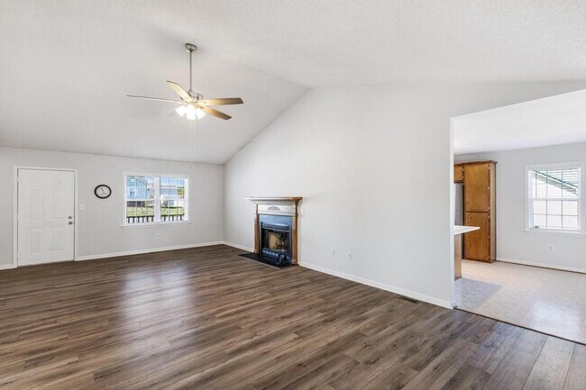 Building Photo - 4 Bedrooms/2 Bath Ranch Home!