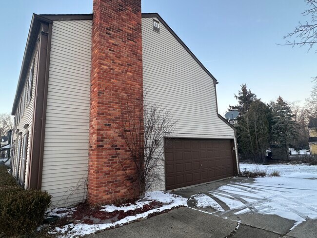 Building Photo - 5226 Cedarhurst Dr