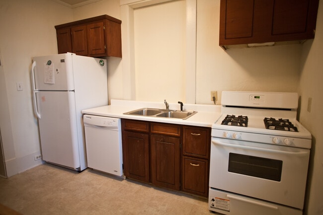 Building Photo - Live in a historic 4-bedroom (possible 5 bedroom)house near UNC - Cameron-McCauley Historic Distr...