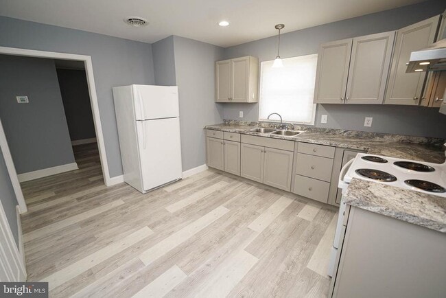 Building Photo - 1007 Spring Ave