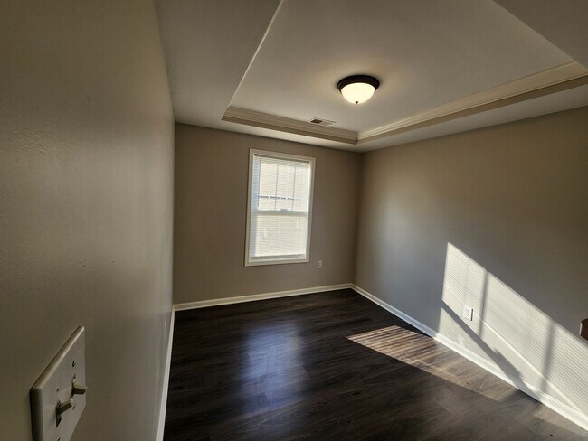 Building Photo - Beautiful 2 bedroom 2 full bath condo clos...