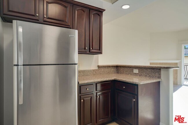 Building Photo - 1731 Corinth Ave