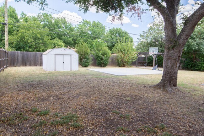 Building Photo - 4617 Sierra Madre Dr