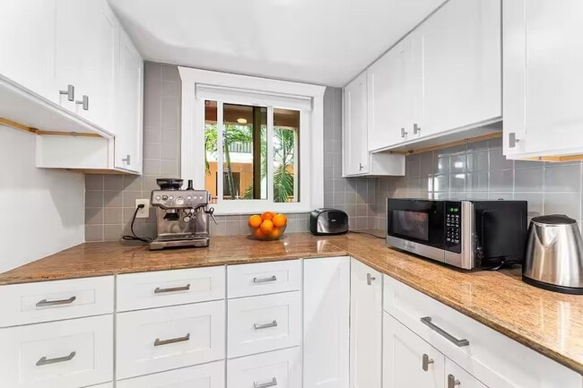 Building Photo - 3700 S Osprey Ave