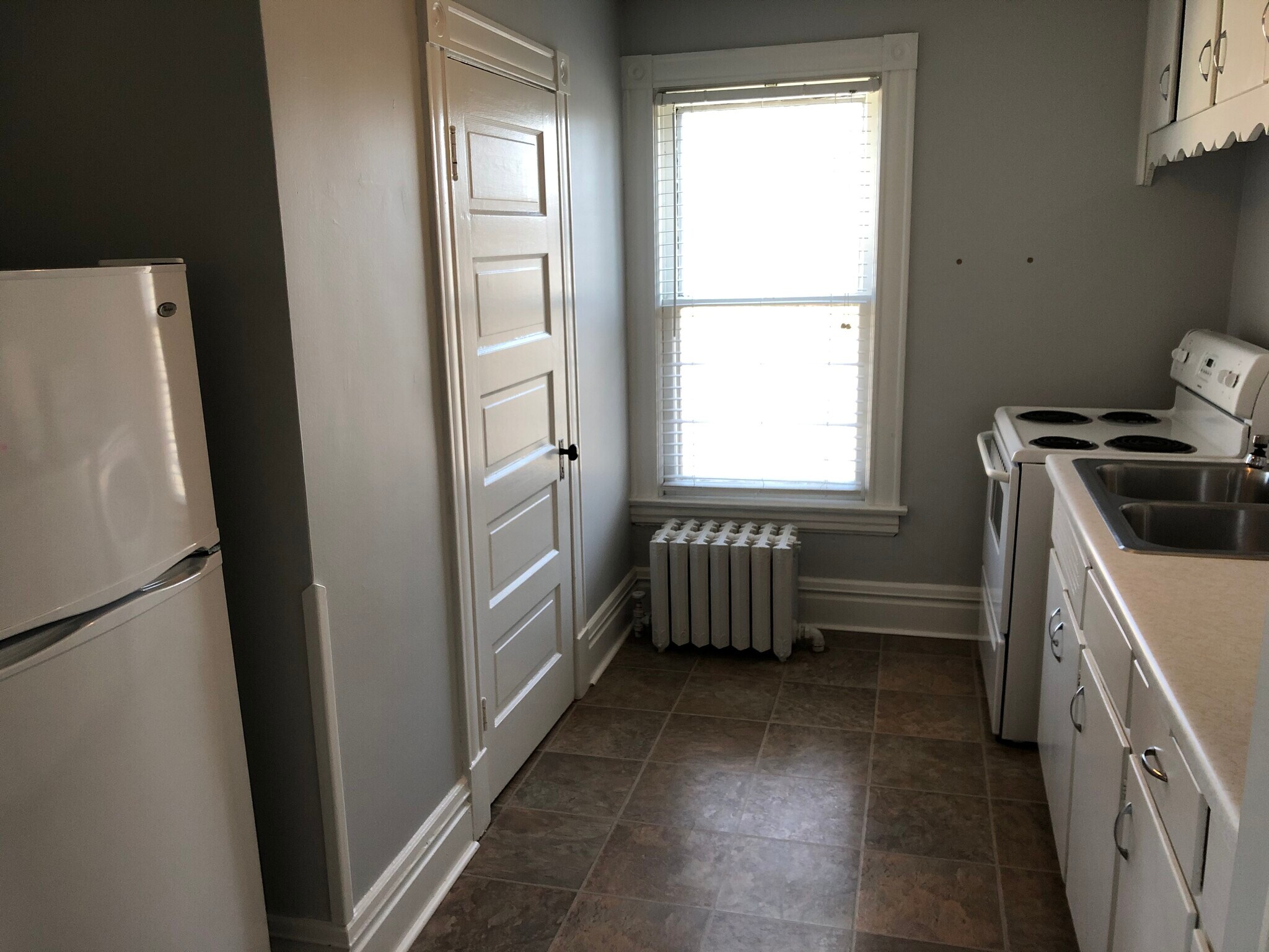 Building Photo - 416 La Salle Ave